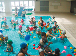 親と子の水あそび